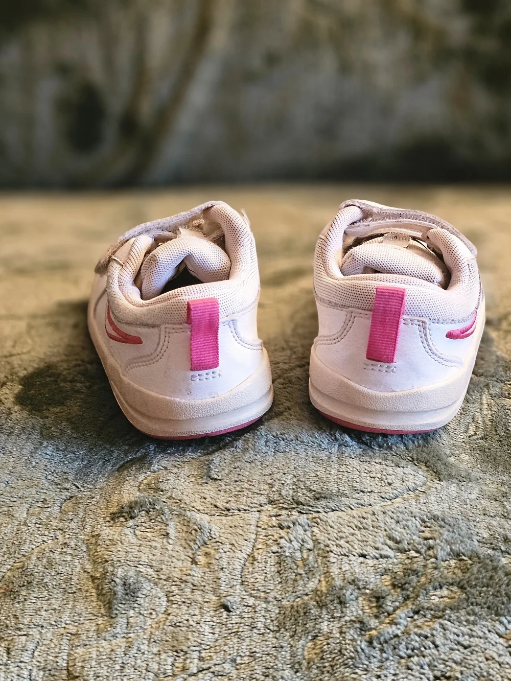 Nike Pico 4 Toddler Kid's White and Pink Velcro Sneakers Size 7C